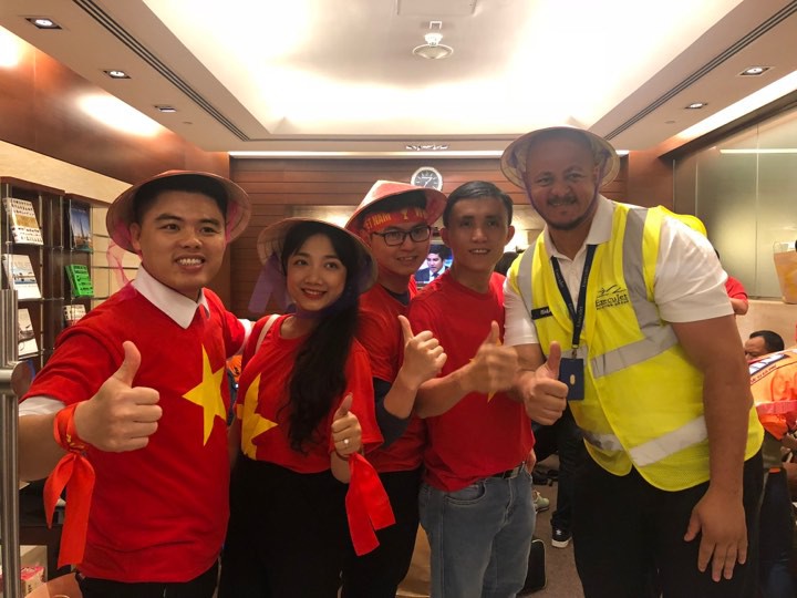 Thêm hàng trăm CĐV Việt Nam đã đến Dubai, sẵn sàng tiếp lửa cho trận gặp Nhật