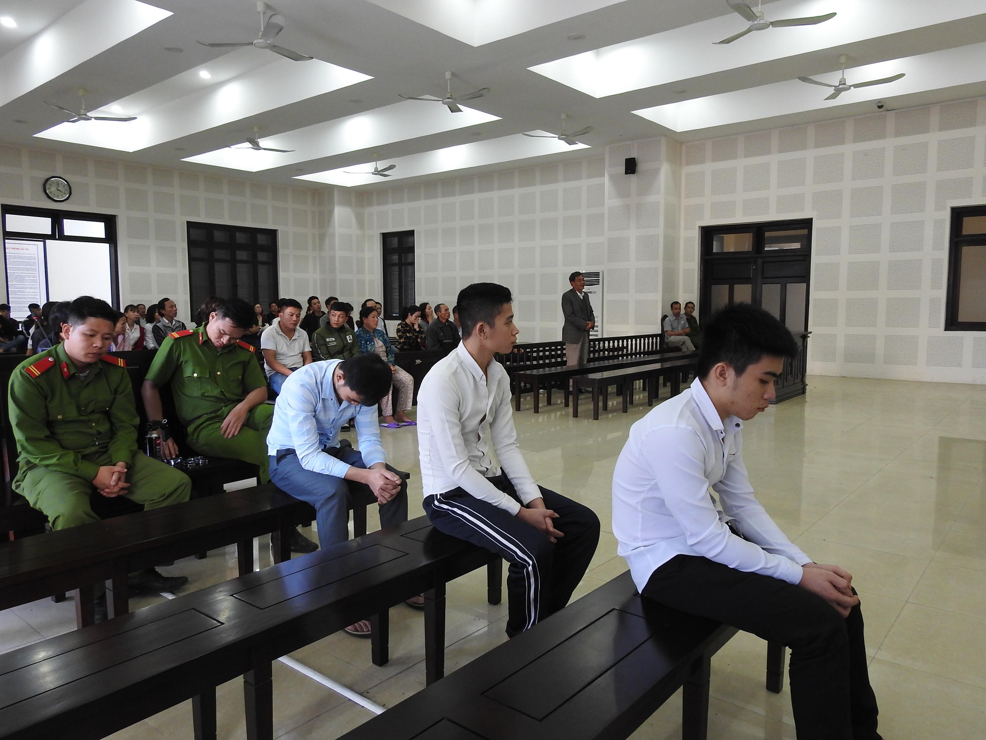 Thấy bạn gái bị chọc ghẹo, nam thanh niên dùng dao đâm người tử vong