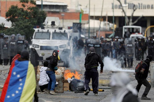 Mỹ - Venezuela đối đầu căng thẳng