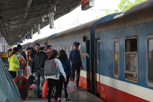 Huy động tối đa tàu, xe phục vụ dịp Tết