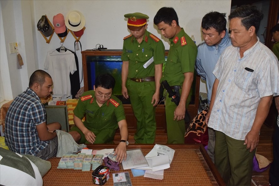 Phá đường dây đánh bạc qua mạng tương tự Rikvip của "ông trùm" Phan Sào Nam