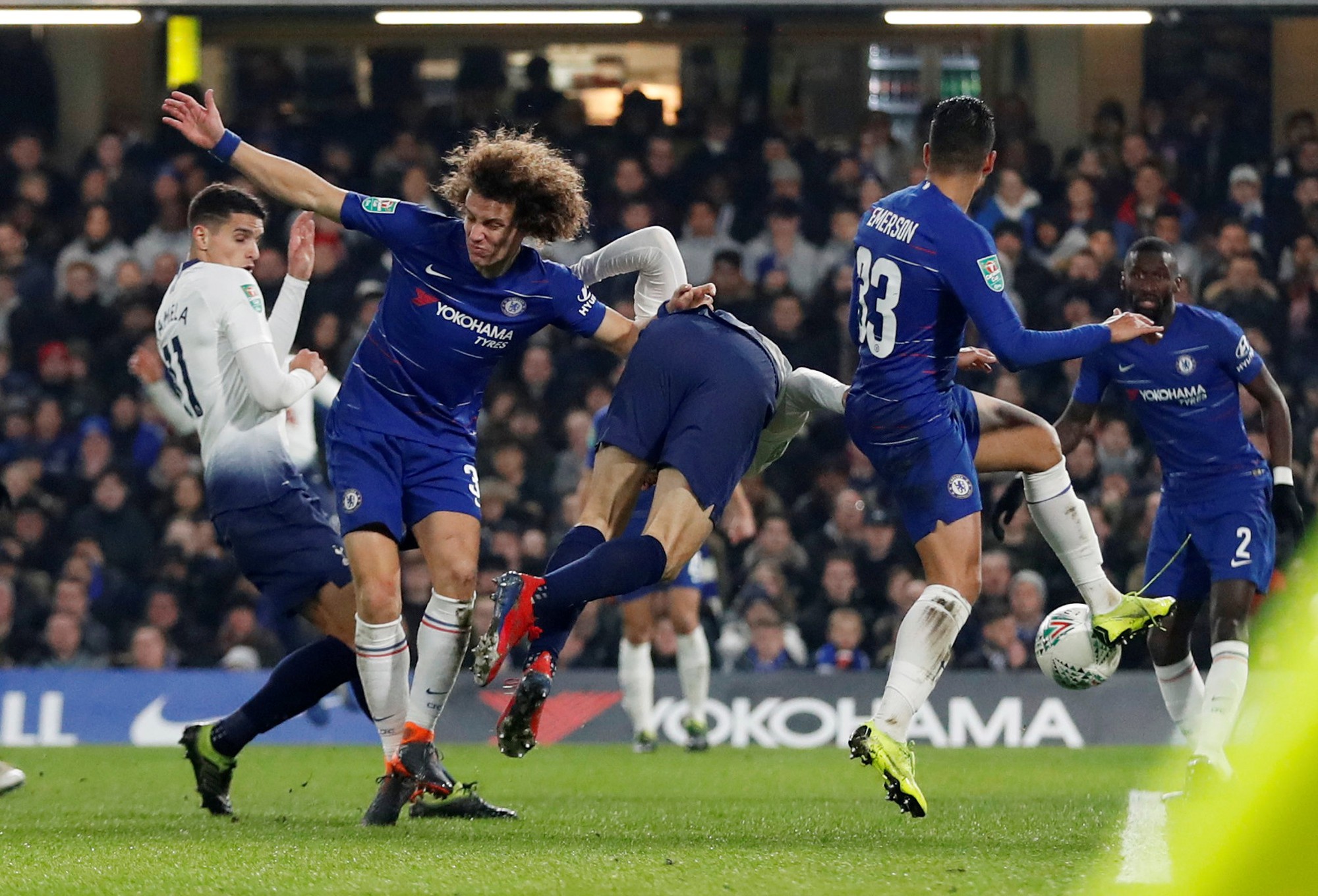 Thắng nghẹt thở Tottenham, Chelsea vào chung kết League Cup