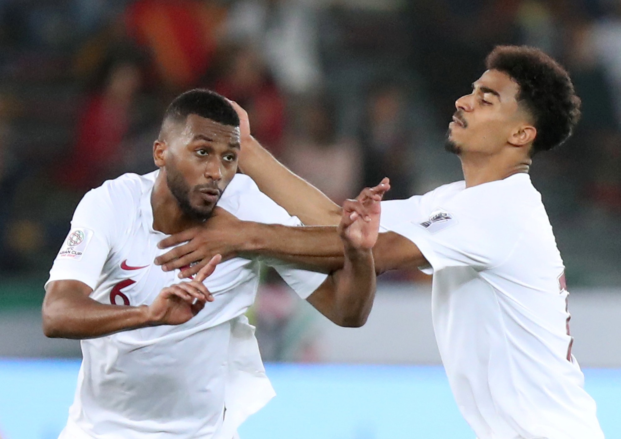 Clip: Cú sút sấm sét đưa Qatar vượt Hàn Quốc, lần đầu vào bán kết Asian Cup - Ảnh 7.