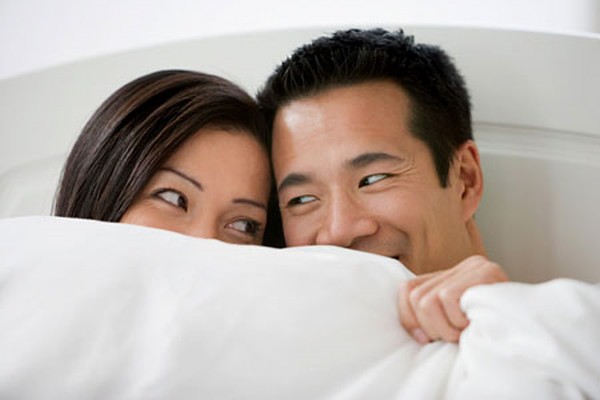 Nói gì hay yên lặng khi làm “chuyện ấy”?
