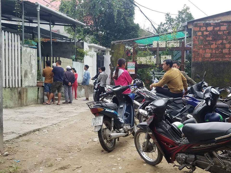 Cầm dao đâm chết người giữa ban ngày