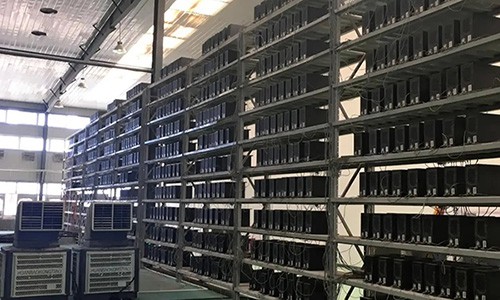 Thợ đ&agrave;o tiền ảo mất Tết v&igrave; bong b&oacute;ng Bitcoin vỡ - Ảnh 1.