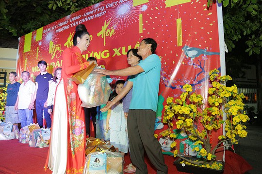 Nghệ sĩ tất bật lo cho người nghèo - Ảnh 8.