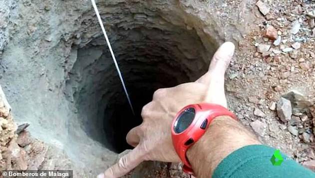 Tây Ban Nha: Tìm thấy thi thể bé trai 2 tuổi kẹt dưới hố sâu 13 ngày - Ảnh 1.