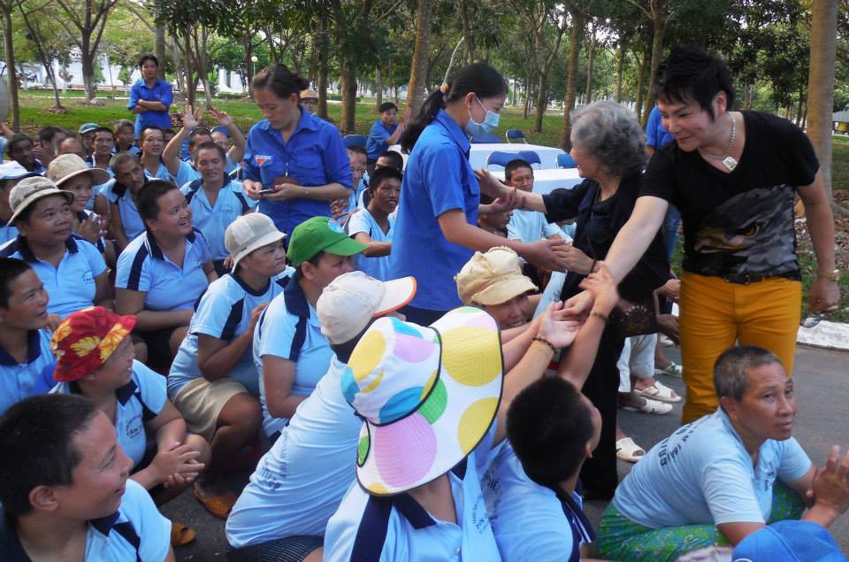 Nghệ sĩ tất bật lo cho người nghèo - Ảnh 3.