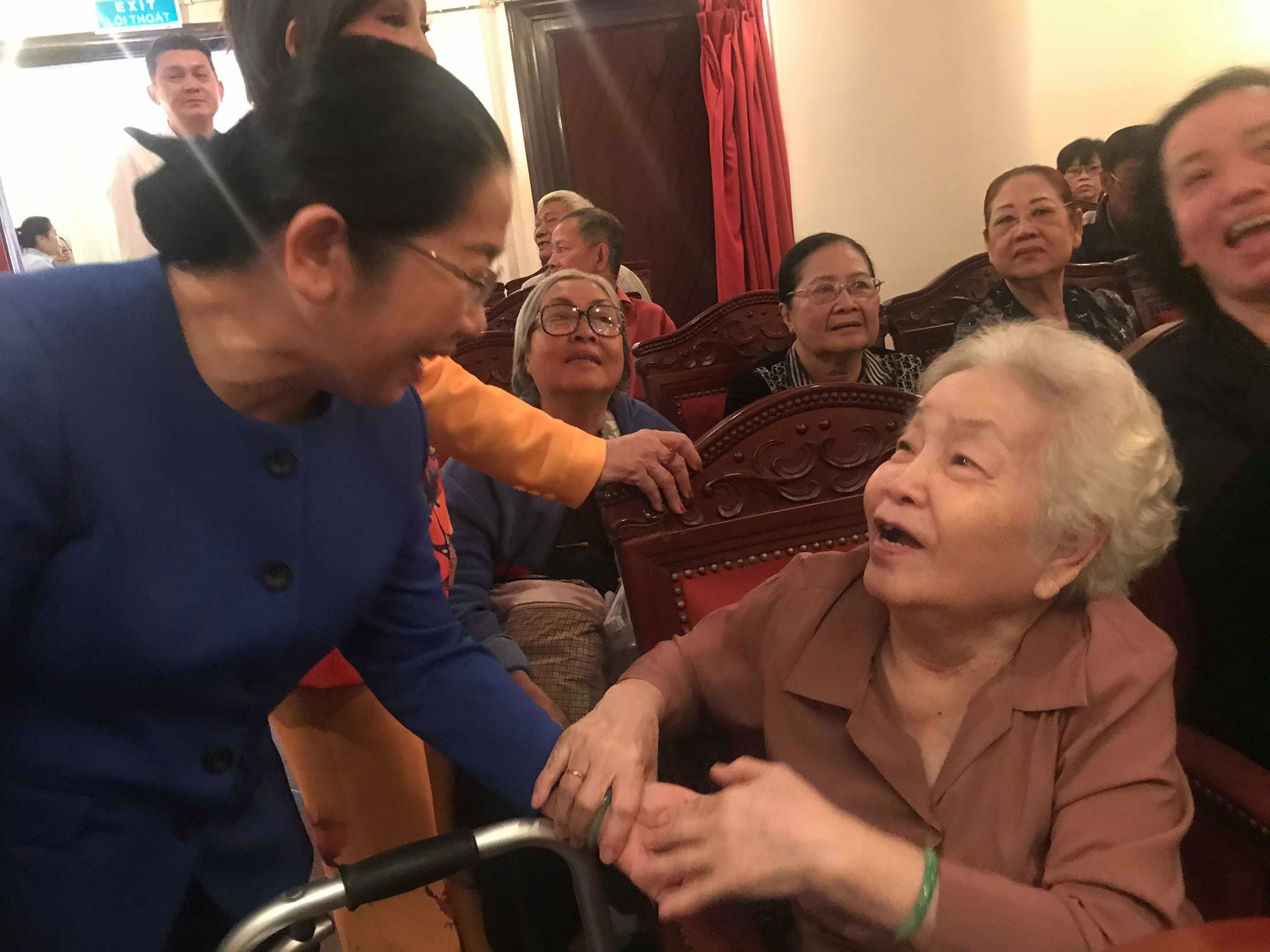 NSND Kim Cương rơi nước mắt trong Chương trình Nghệ sĩ tri âm - Ảnh 4.