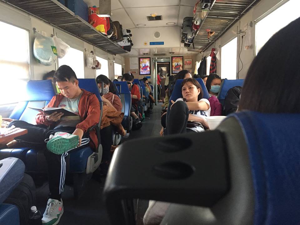 Vụ t&agrave;u trật b&aacute;nh: Đường sắt Bắc Nam đ&atilde; th&ocirc;ng tuyến - Ảnh 1.