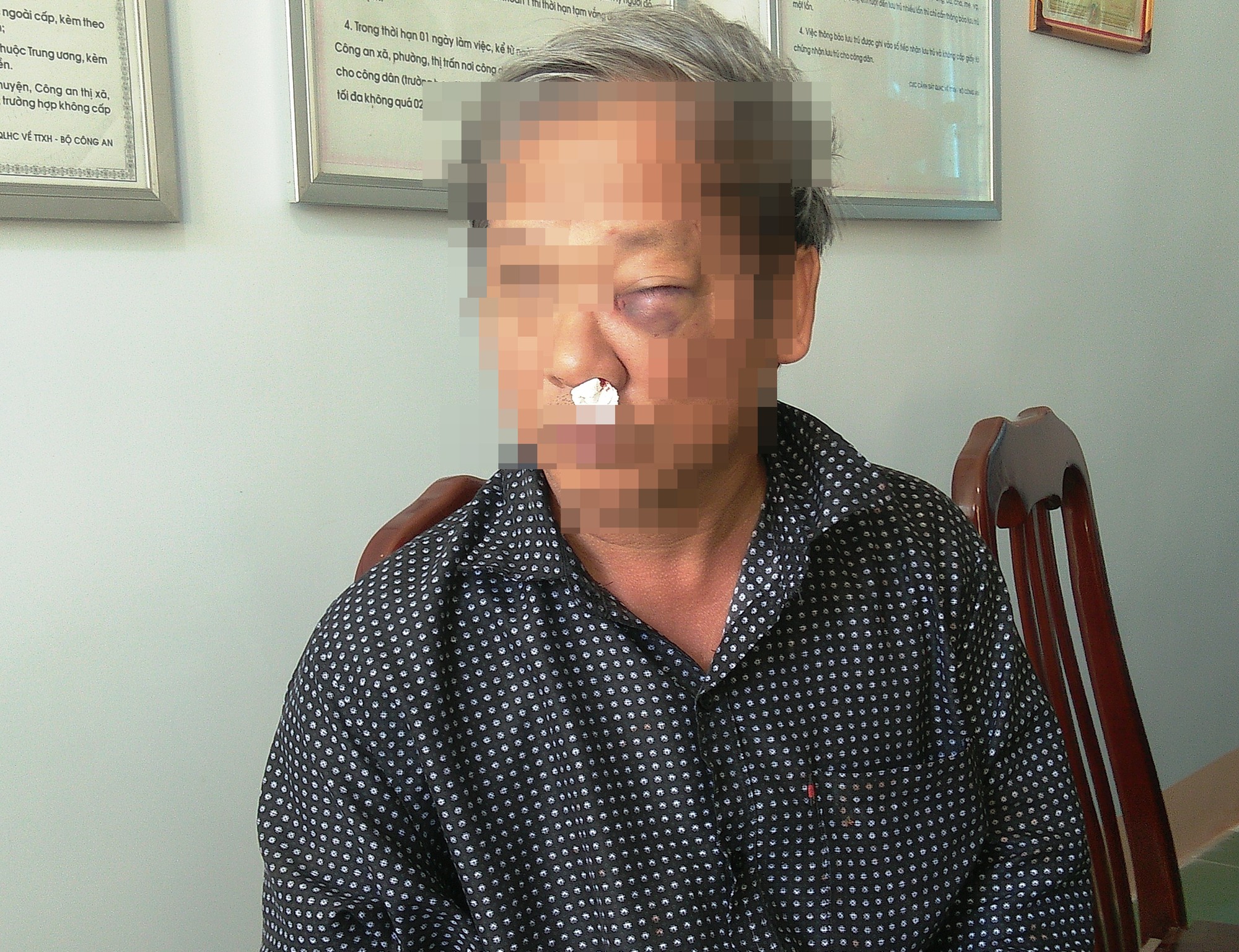 Phóng viên VTV bị hành hung dã man sau khi báo tin bắt "đất tặc"