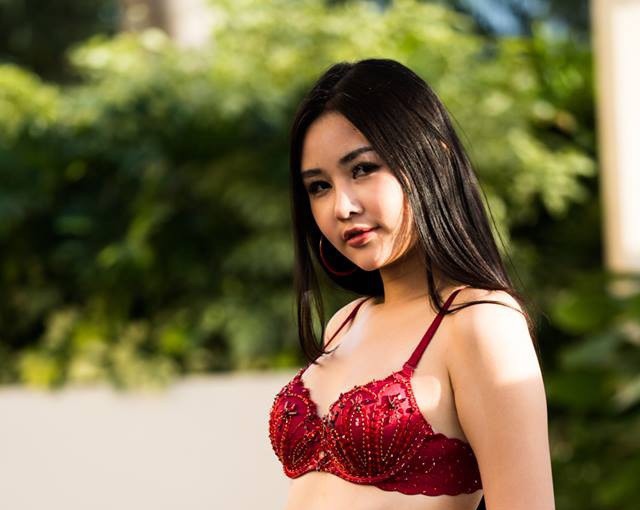 Á hậu cuộc thi Hoa hậu Liên lục địa Lê Âu Ngân Anh bị tố mua giải