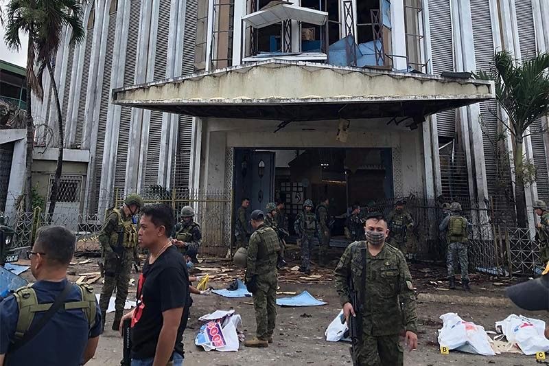 Philippines: Đánh bom kép đẫm máu gần nhà thờ, 20 người chết