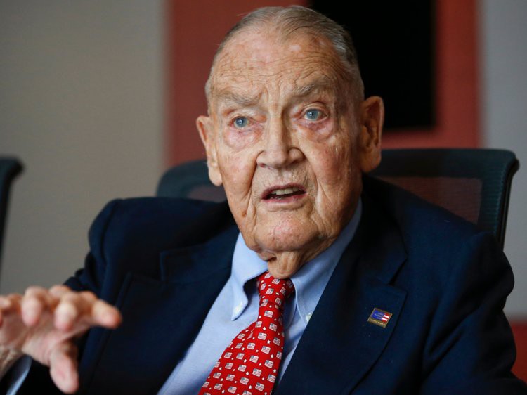 Cuộc đời của Jack Bogle - &ldquo;người h&ugrave;ng&rdquo; trong mắt Warren Buffett - Ảnh 11.