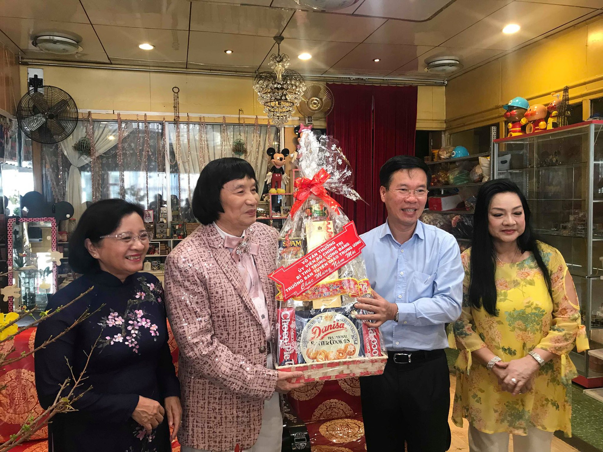 Trưởng Ban Tuyên giáo Trung ương Võ Văn Thưởng chúc Tết NSƯT Minh Vương