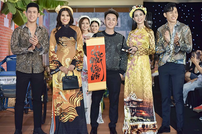 Những mẫu áo dài tuyệt sắc để du xuân Kỷ Hợi - Ảnh 3.