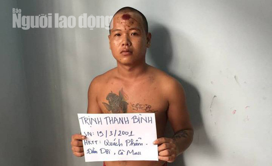 Đang ngủ với chồng, người vợ trẻ ra mở cửa thì bị “người tình” sát hại