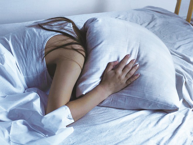 Mất ngủ v&igrave; a x&iacute;t dạ d&agrave;y - Ảnh 1.