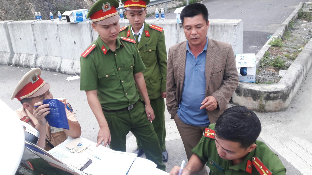 Bị ph&aacute;t hiện dương t&iacute;nh với ma t&uacute;y, t&agrave;i xế xe kh&aacute;ch n&oacute;i que thử hư - Ảnh 1.
