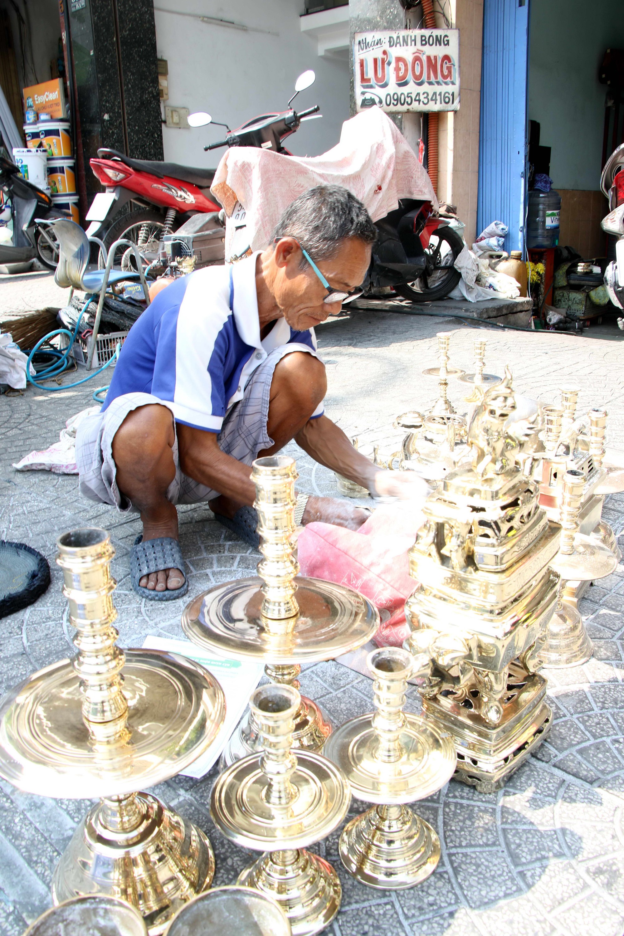 Đ&aacute;nh lư đồng kiếm bạc triệu mỗi ng&agrave;y - Ảnh 1.