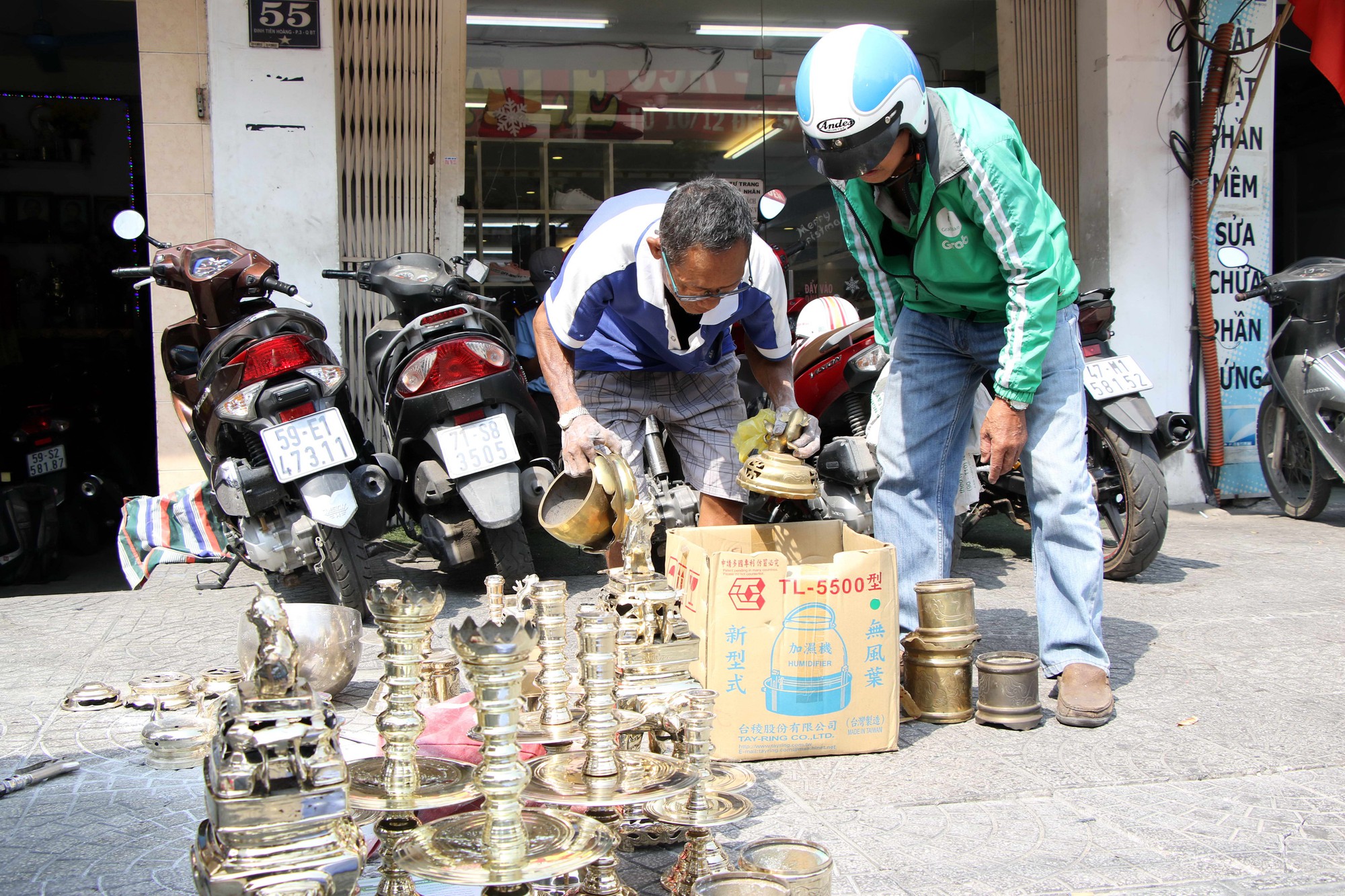 Đ&aacute;nh lư đồng kiếm bạc triệu mỗi ng&agrave;y - Ảnh 4.