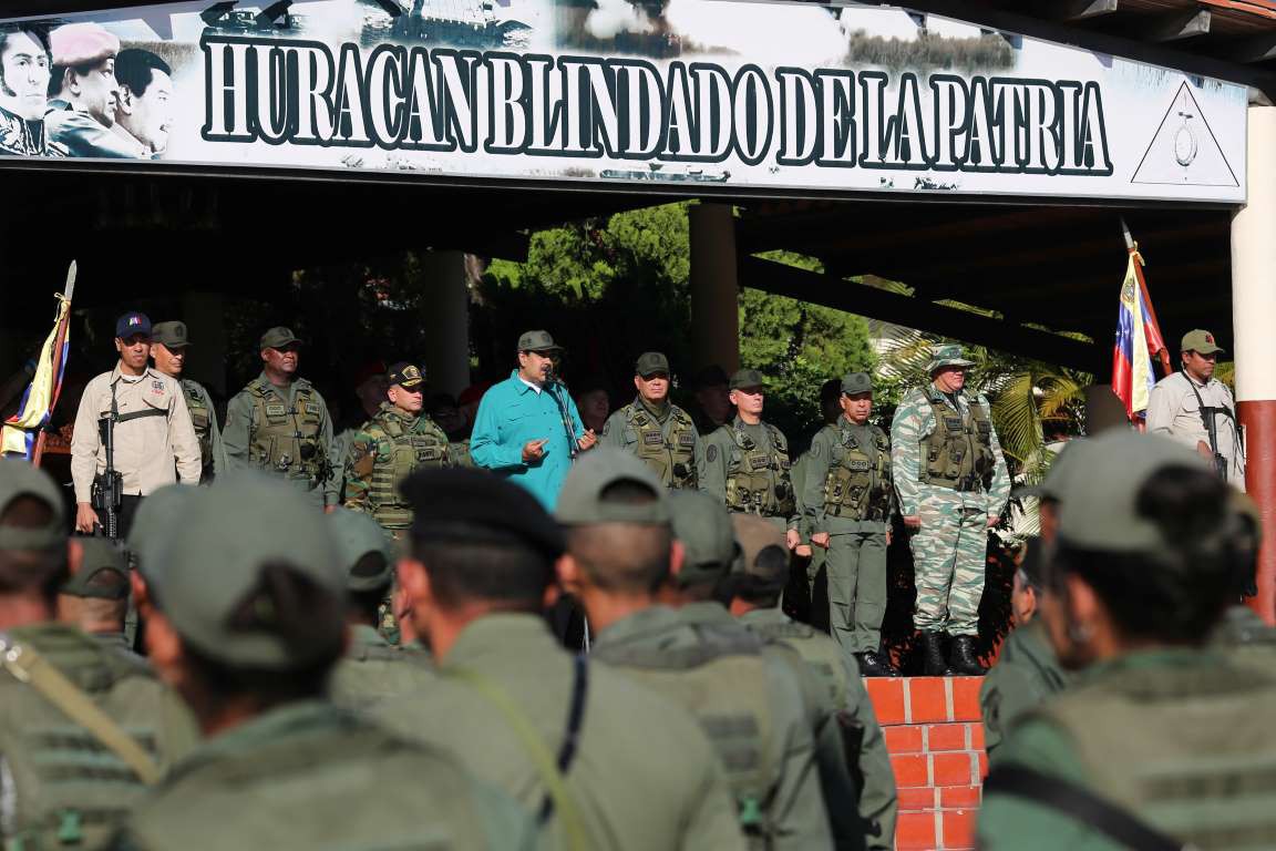 Tổng thống Venezuela thị sát tập trận với nhiều loại khí tài Nga - Ảnh 1.