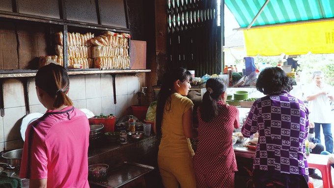 T&ocirc; hủ tiếu gi&aacute; 7.000 đồng nức tiếng Sa Đ&eacute;c hơn 50 năm - Ảnh 4.