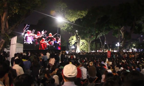 Khi nhạc giao hưởng xuống phố, v&agrave;o si&ecirc;u thị - Ảnh 1.