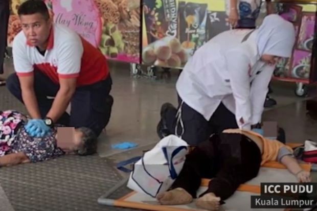 Đám đông tranh nhau phiếu ăn miễn phí, hại 2 cụ bà thiệt mạng