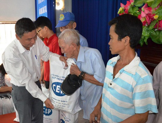 Hơn 12,5 tỉ đồng chăm lo Tết cho người lao động ngh&egrave;o - Ảnh 1.