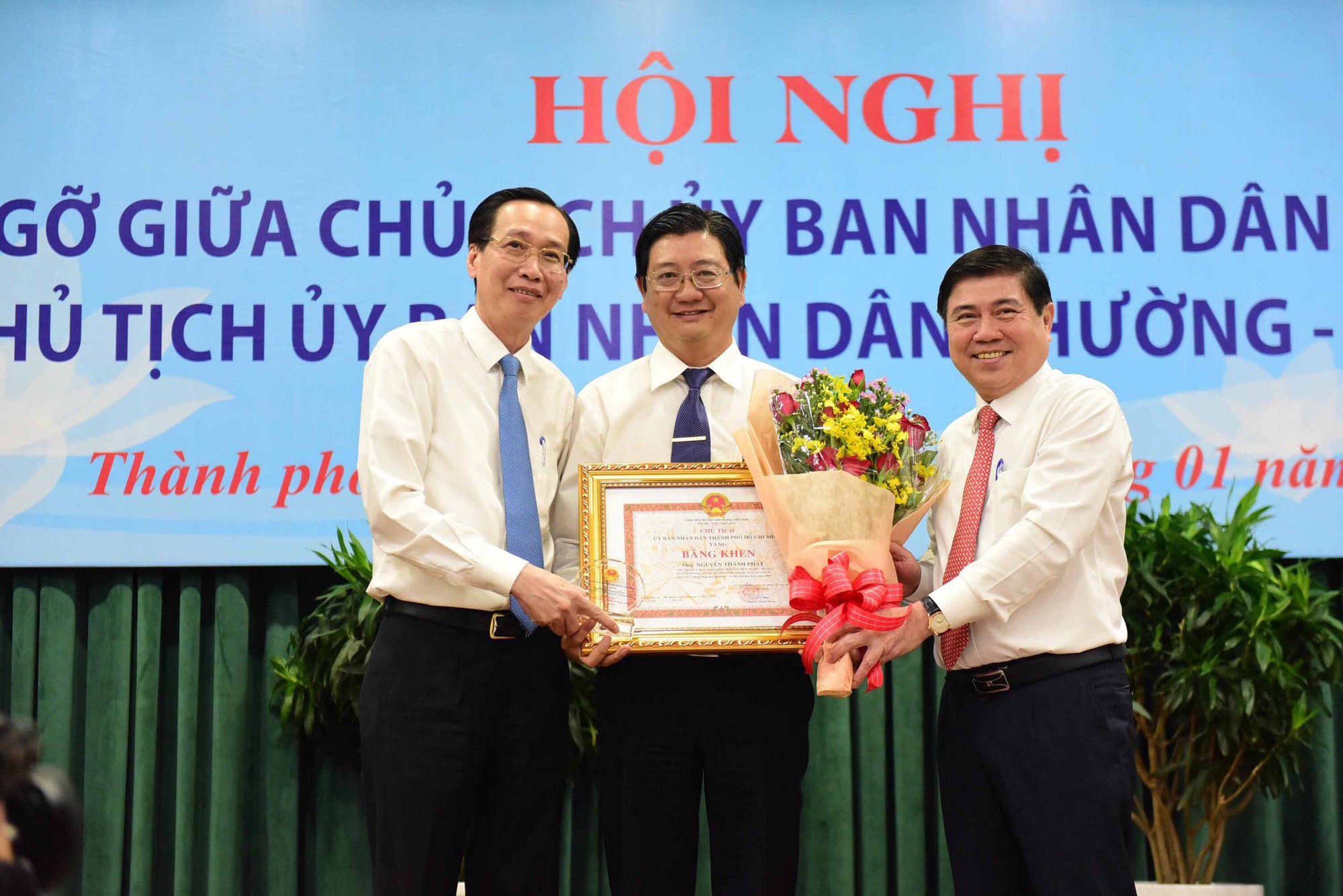 Dựa vào dân, lắng nghe dân