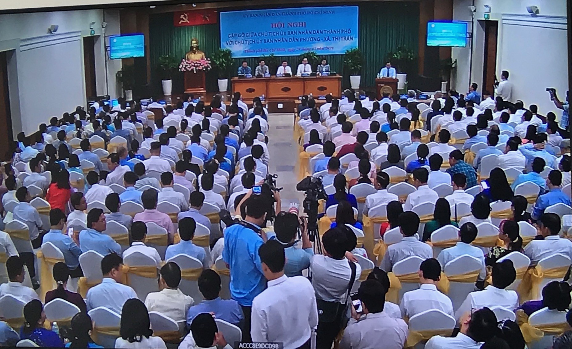 Chủ tịch UBND TP HCM gợi ý công an phường cần biết ngoại ngữ