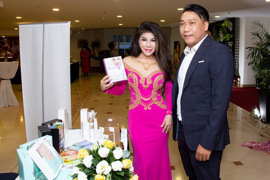 Ca sĩ Sơn Tuyền giữ mãi nét thanh xuân với mỹ phẩm Skin Nutrient
