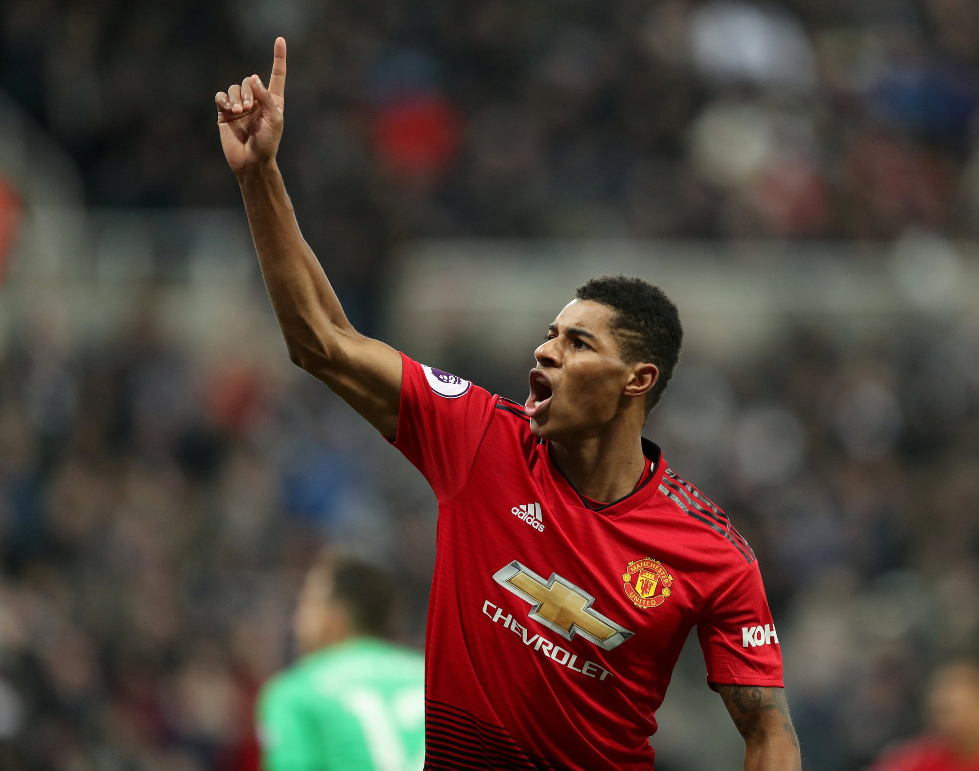 Lukaku, Rashford ghi bàn, Man United bay cao ở St.James’ Park