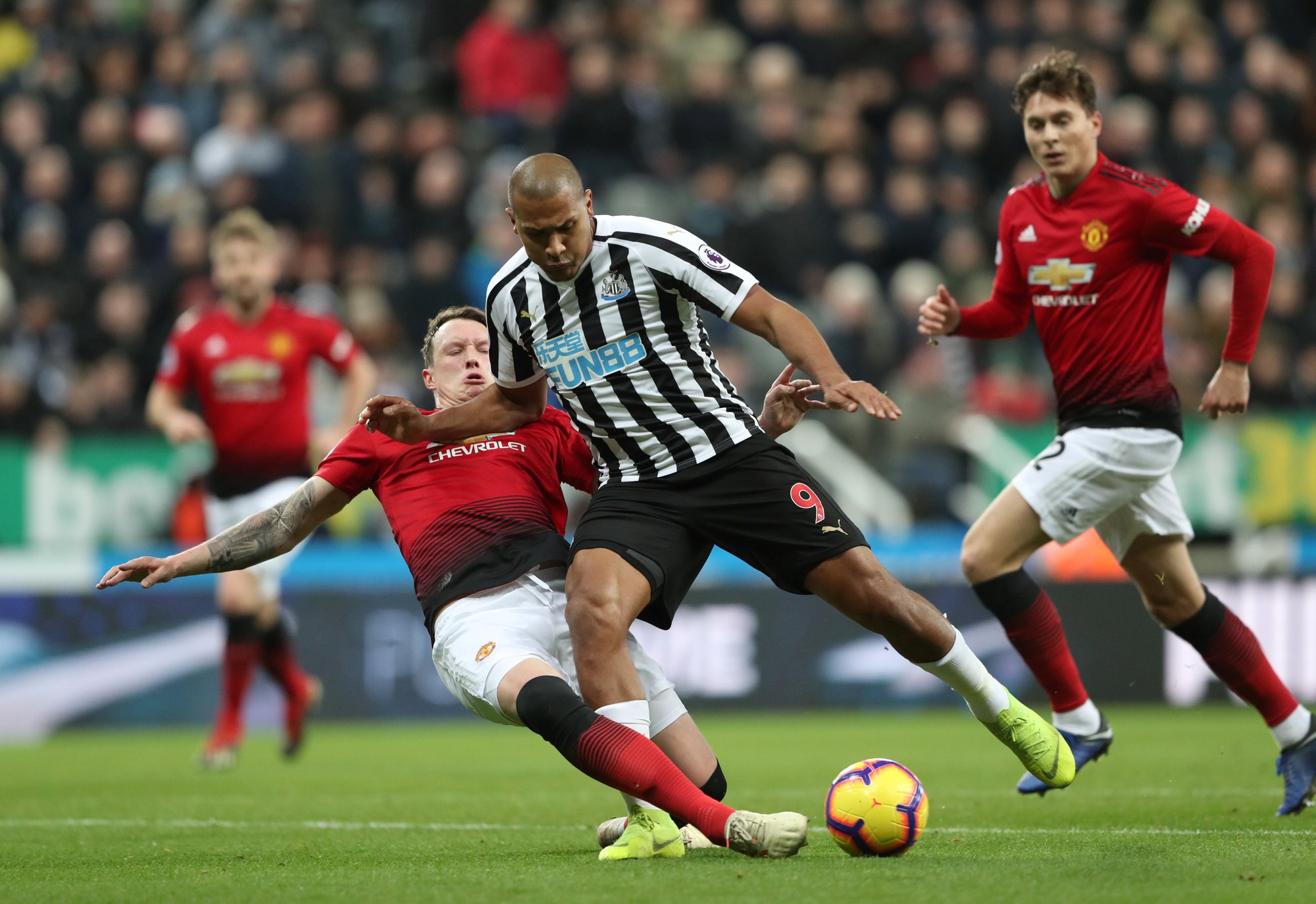 Lukaku, Rashford ghi b&agrave;n, Man United bay cao ở St.James&rsquo; Park - Ảnh 2.