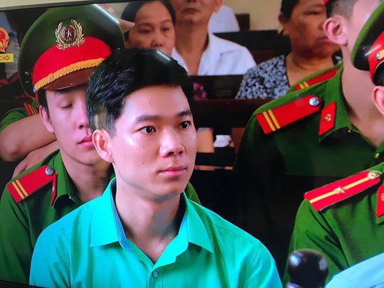 Bác sĩ Hoàng Công Lương bị tuyên phạt 42 tháng tù