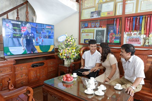 Xứ Đ&ocirc;ng Anh c&oacute; 3 nh&agrave; v&ocirc; địch - Ảnh 1.