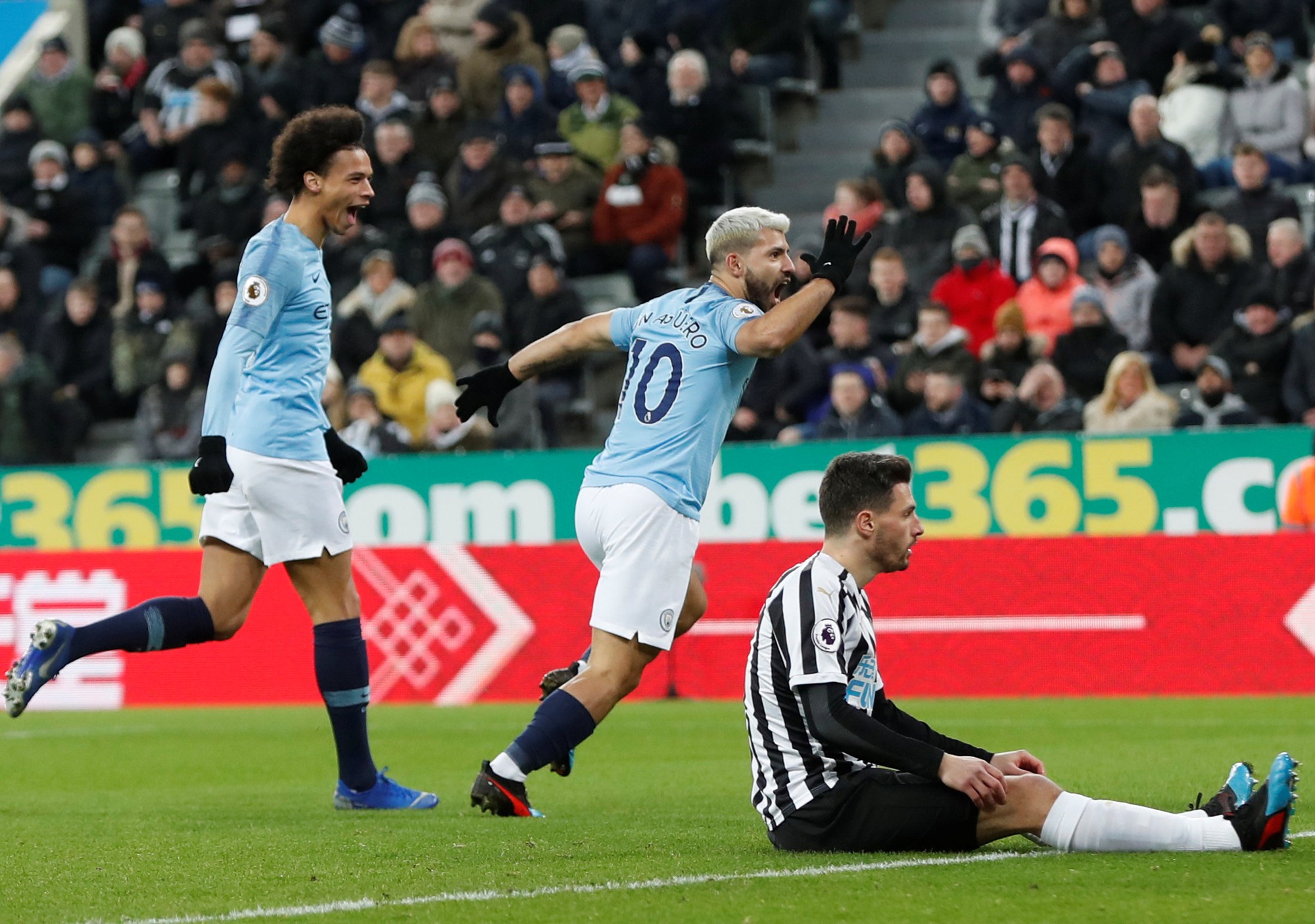 Tí hon Burnley ngắt mạch thắng Man United, Newcastle quật ngã Man City - Ảnh 8.