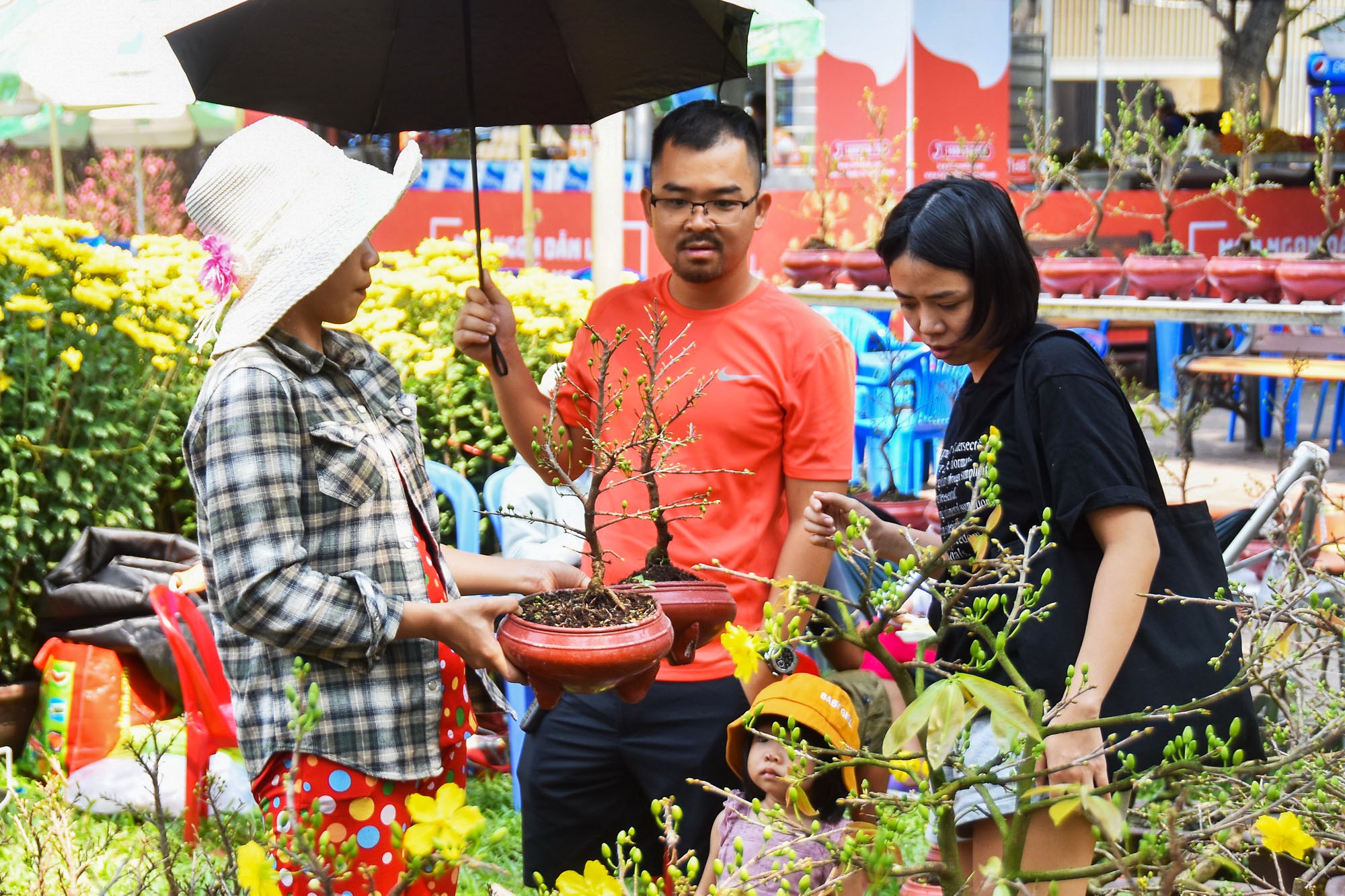 Chợ hoa Tết Bến B&igrave;nh Đ&ocirc;ng ng&agrave;y c&agrave;ng đ&igrave;u hiu d&ugrave; cận Tết - Ảnh 12.