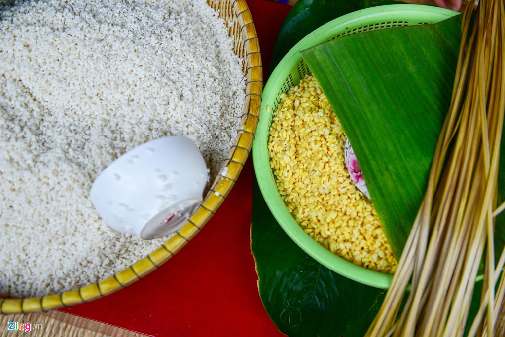 Cảnh g&oacute;i b&aacute;nh kiểu cung đ&igrave;nh xưa ở cố đ&ocirc; Huế - Ảnh 4.