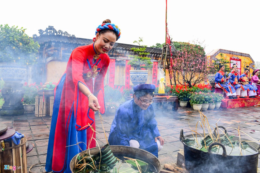 Cảnh g&oacute;i b&aacute;nh kiểu cung đ&igrave;nh xưa ở cố đ&ocirc; Huế - Ảnh 8.