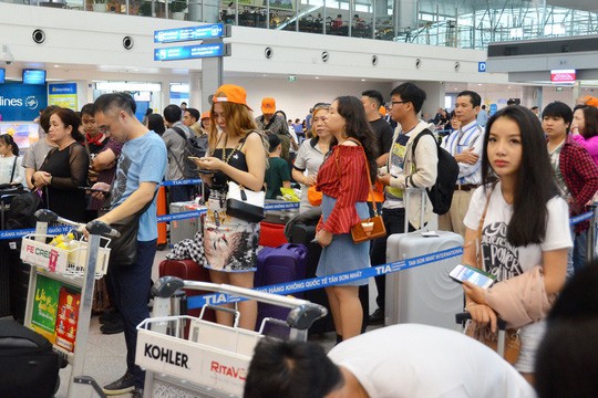 Vietnam Airlines bố trí lại quầy thủ tục tại Tân Sơn Nhất dịp Tết