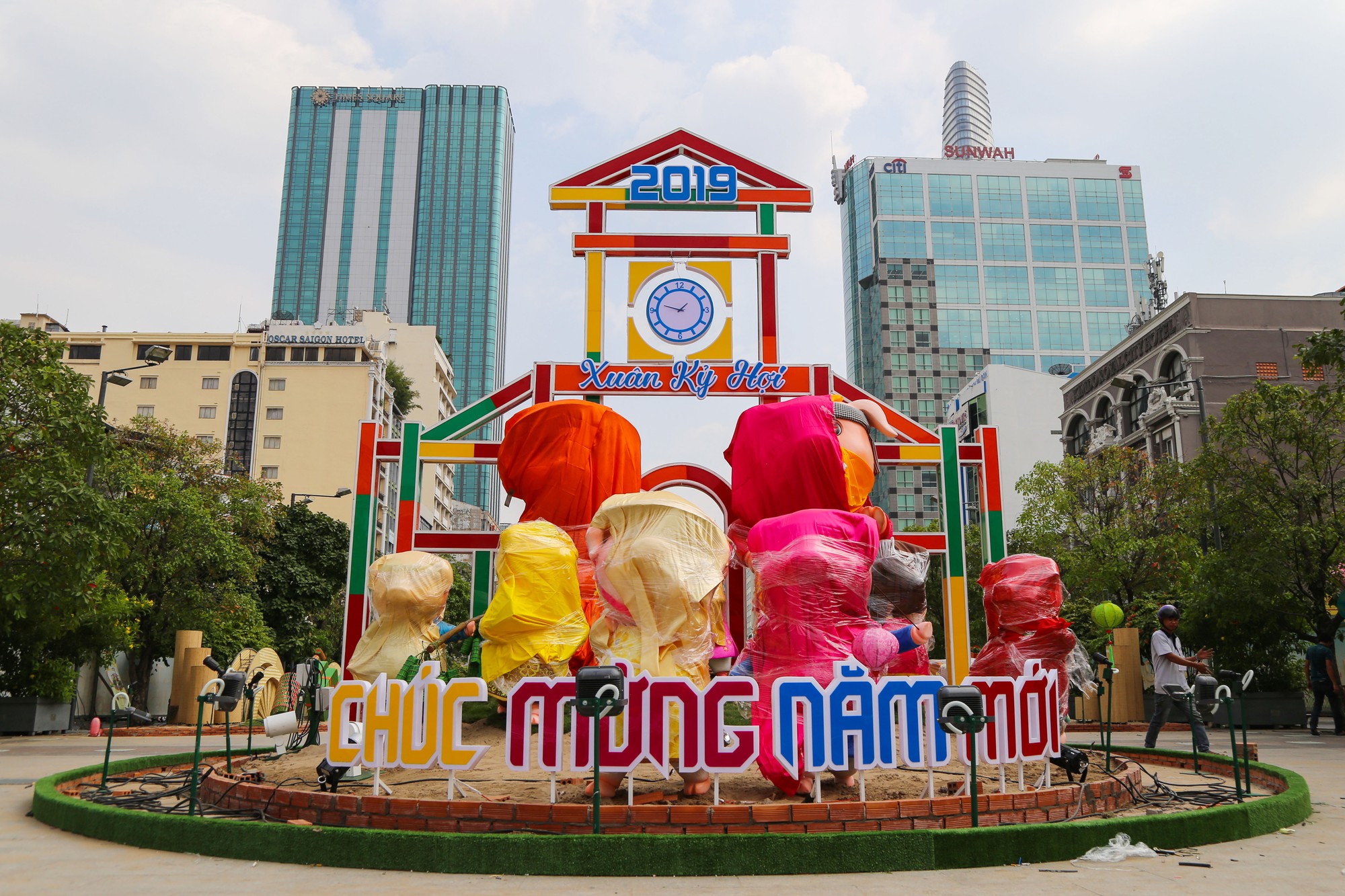 Toàn cảnh đường hoa Nguyễn Huệ trước giờ khai mạc - Ảnh 3.