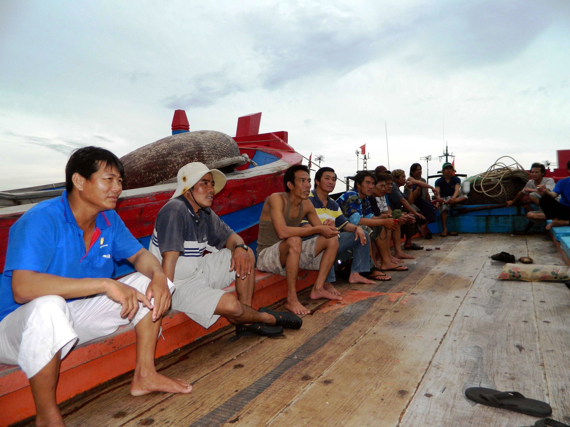 Nghĩa tình giữa trùng khơi