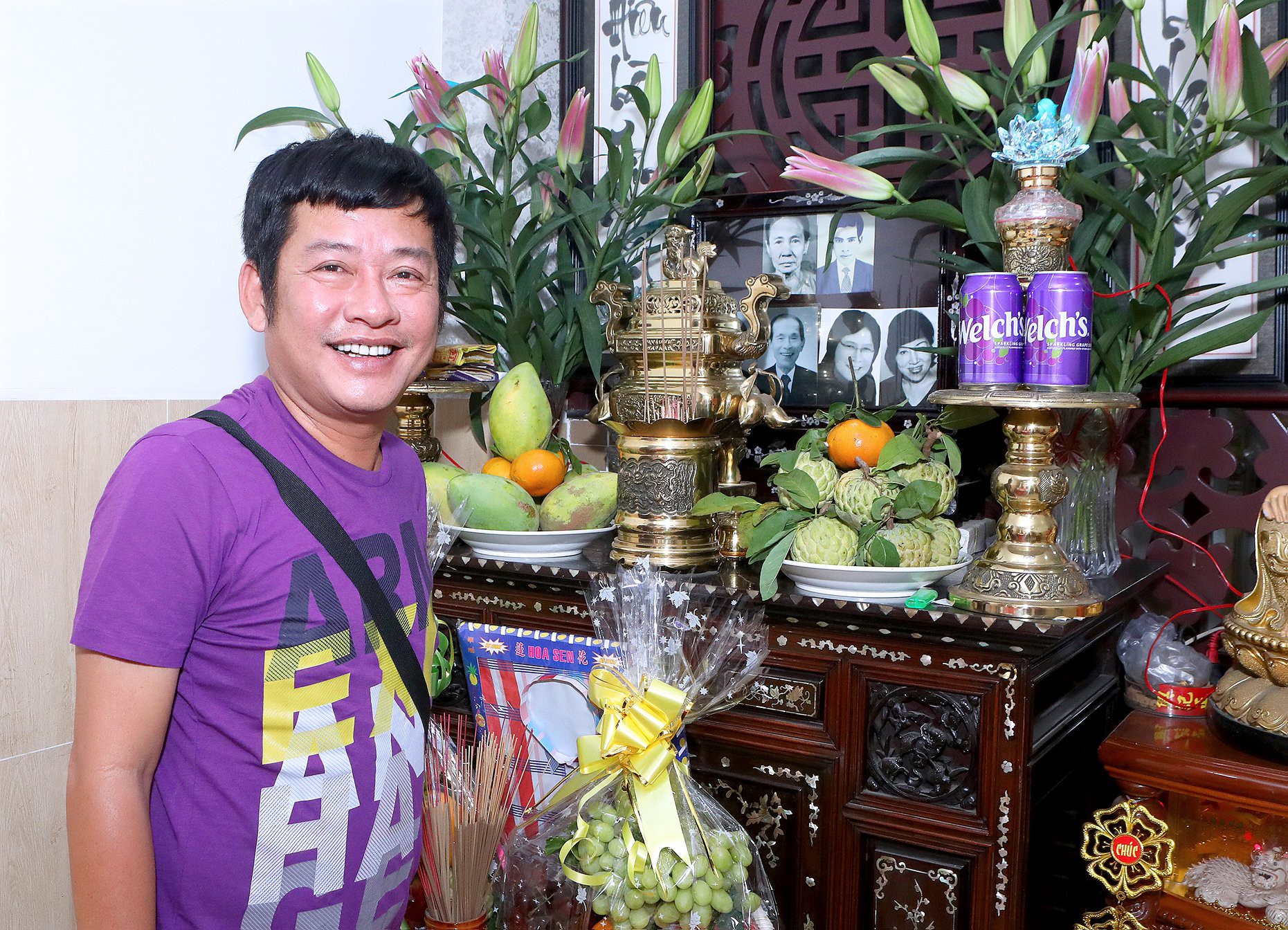 Nghệ sĩ họp mặt ôn lại kỷ niệm với "hoàng đế dĩa nhựa" Tấn Tài