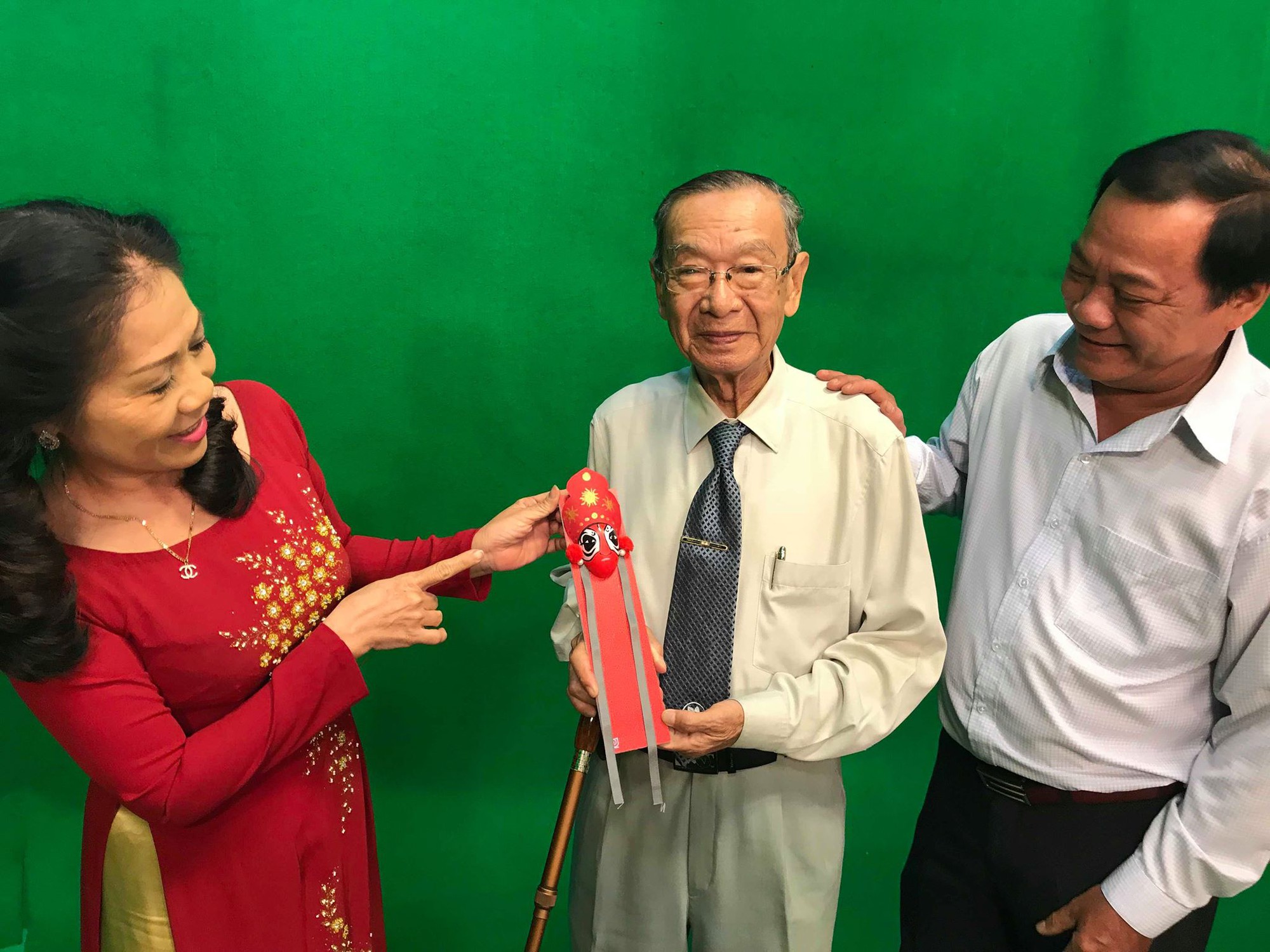 "Vua hát bội" kể chuyện nghệ sĩ "sáng bán khoai, tối làm hoàng đế"