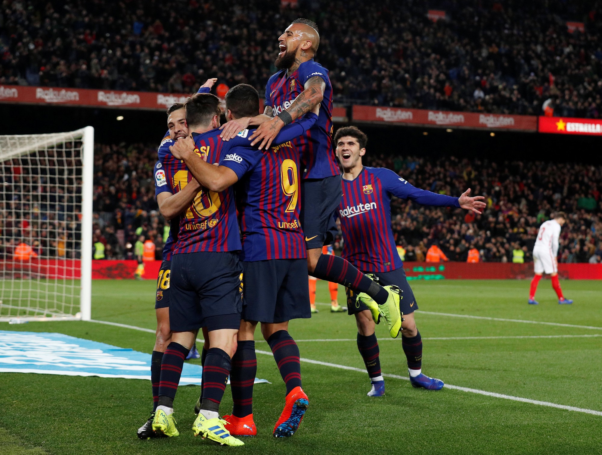 Vùi dập Sevilla, Barcelona gửi cảnh báo ở Cúp Nhà vua
