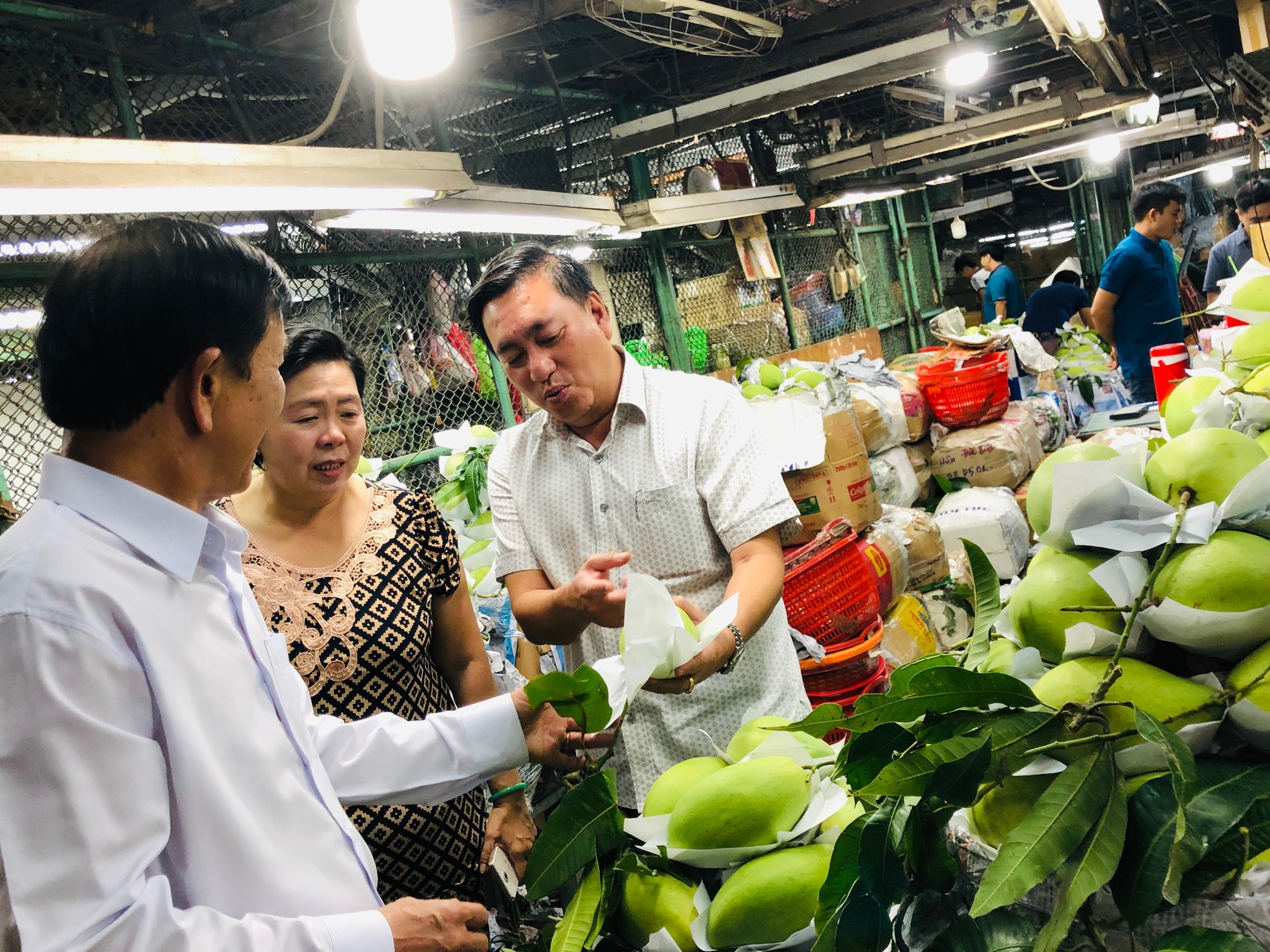 Hiện tuợng lạ: Trái cây chưng Tết giảm sản lượng, giảm luôn giá