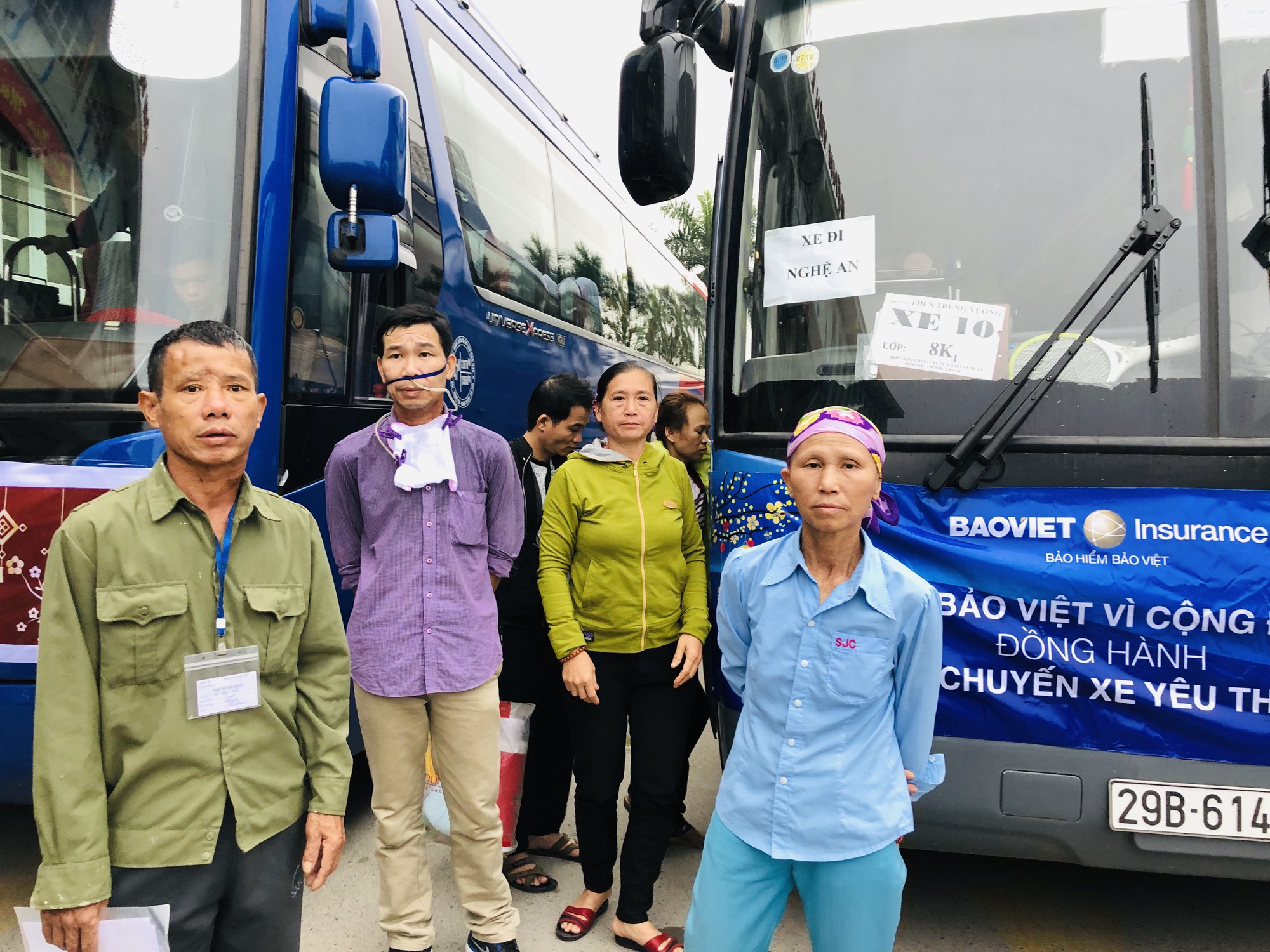 Bệnh nh&acirc;n v&agrave; b&aacute;c sĩ song ca trước khi l&ecirc;n chuyến xe y&ecirc;u thương về ăn Tết - Ảnh 7.